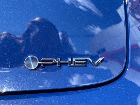 Used 2025 Toyota Prius Plug-In Hybrid FWD image 18