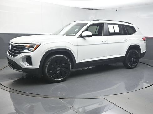 Used 2024 Volkswagen Atlas SE FWD image 4