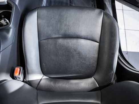 Used 2020 Toyota RAV4 XLE Premium image 31