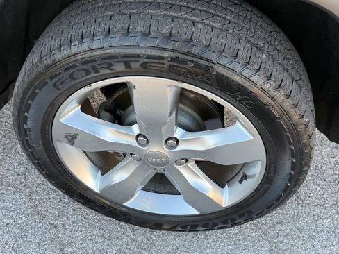 Used 2012 Jeep Grand Cherokee Overland w/ Trailer Tow Group IV image 23