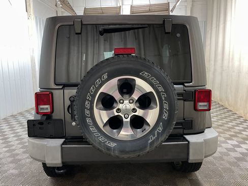 Used 2016 Jeep Wrangler Unlimited Sahara AWD/4WD image 13