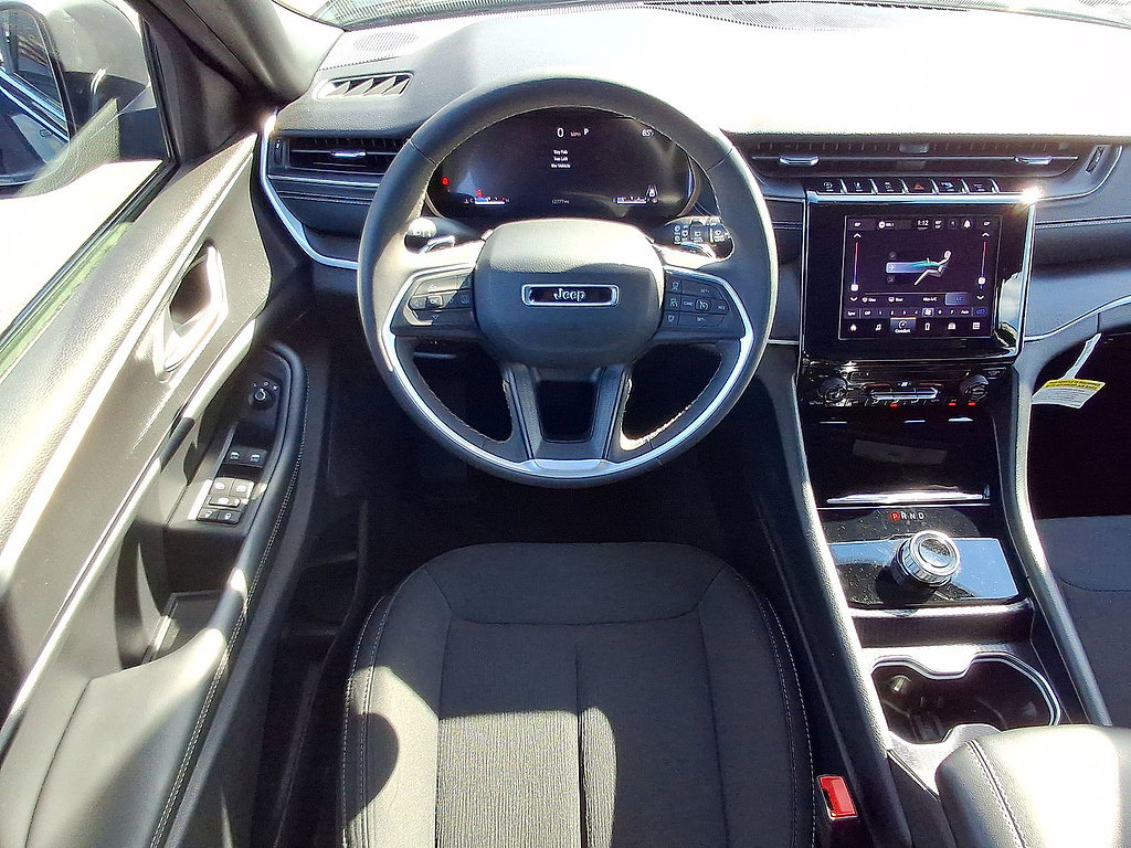 Used 2024 Jeep Grand Cherokee Laredo X AWD/4WD image 27