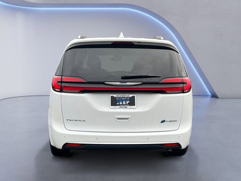 Certified 2021 Chrysler Pacifica Touring-L image 4