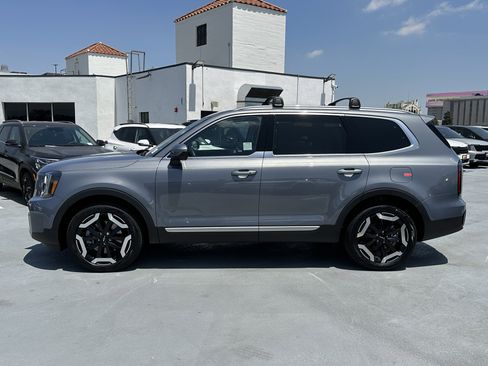 Used 2025 Kia Telluride EX FWD image 3