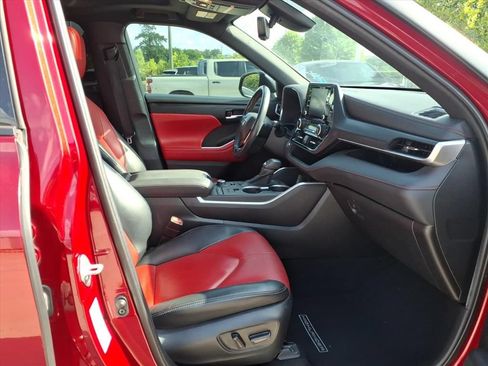 Used 2022 Toyota Highlander XSE AWD/4WD image 17