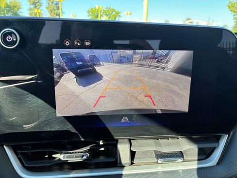 Used 2025 Chevrolet Equinox LT FWD image 22