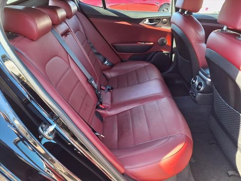 Used 2018 Kia Stinger GT2 image 15