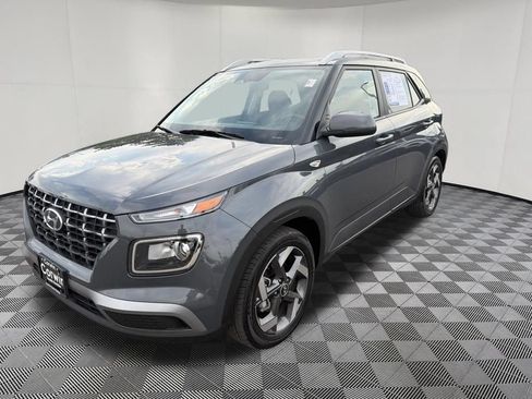 Used 2025 Hyundai Venue SEL FWD image 3
