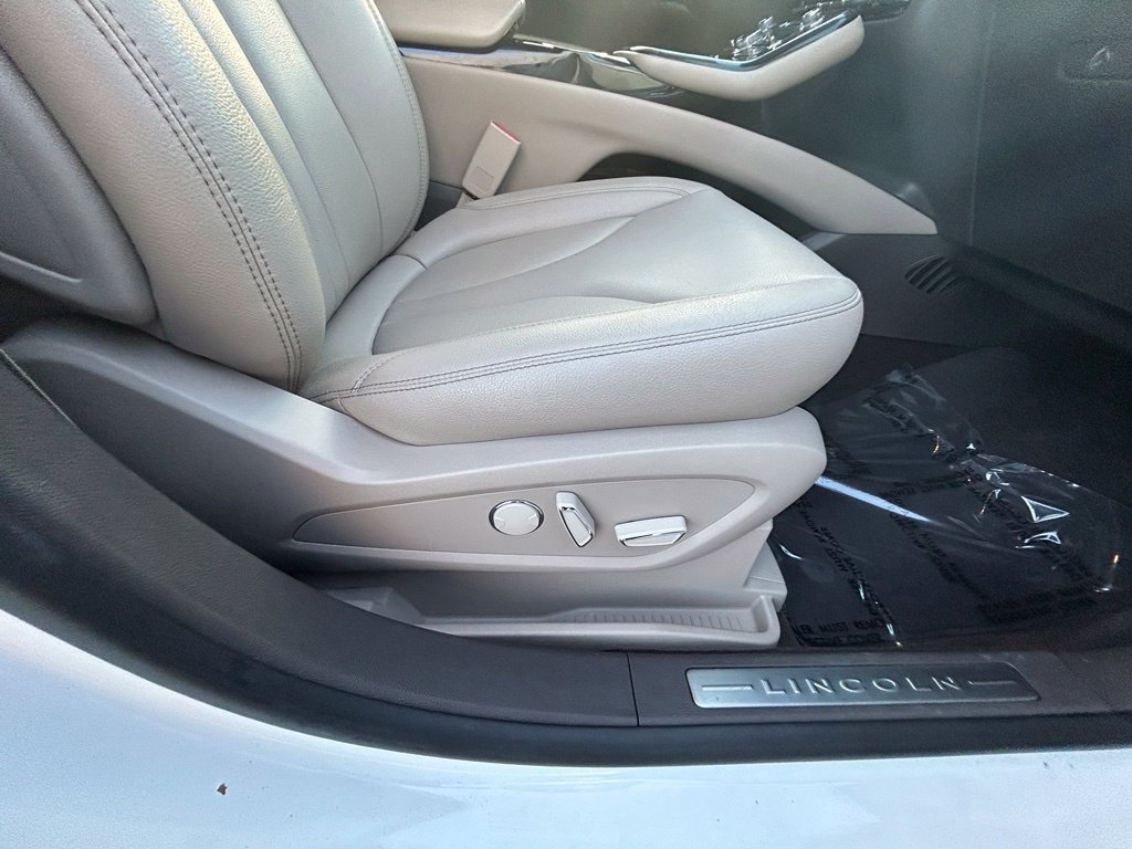 Used 2023 Lincoln Nautilus FWD w/ Premium Package image 23