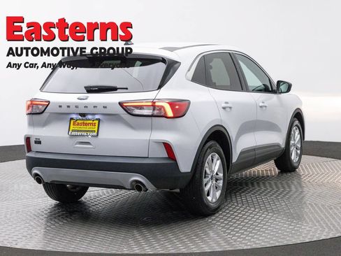 Used 2022 Ford Escape SE FWD image 5
