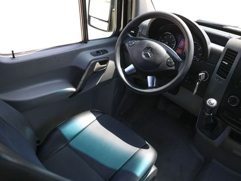 Used 2014 Mercedes-Benz Sprinter 2500 image 22