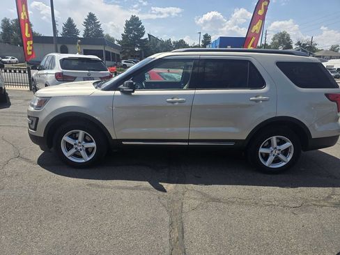 Used 2017 Ford Explorer XLT w/ Equipment Group 202A AWD/4WD image 9
