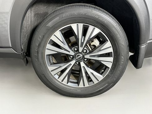 Used 2023 Nissan Rogue SV image 11