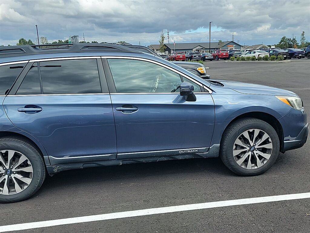 Used 2017 Subaru Outback 2.5i Limited AWD/4WD image 4