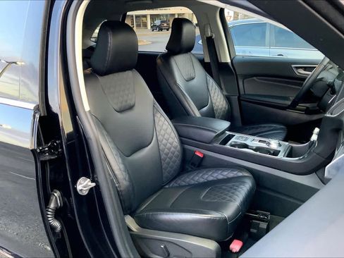 Used 2024 Ford Edge Titanium image 9