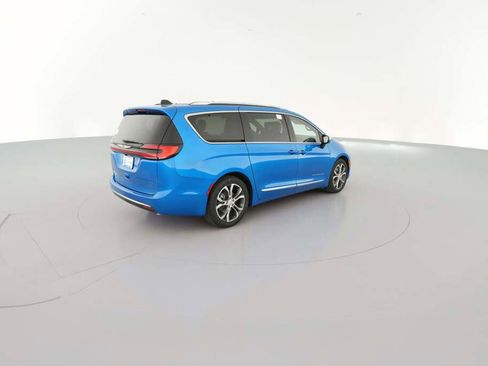 New 2026 Chrysler Pacifica Pinnacle image 12