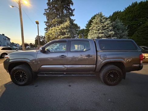 Used 2016 Toyota Tacoma SR AWD/4WD image 6