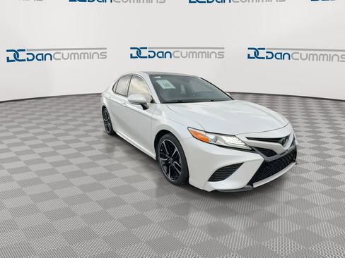 Used 2020 Toyota Camry XSE image 2