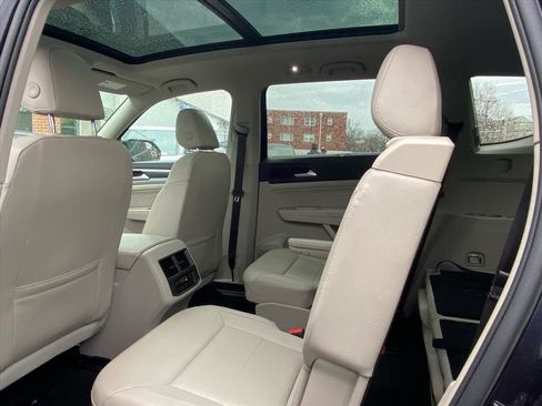 Certified 2022 Volkswagen Atlas SEL R-Line image 21