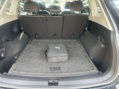 Used 2022 Volkswagen Tiguan SE w/ Panoramic Sunroof Package AWD/4WD image 32