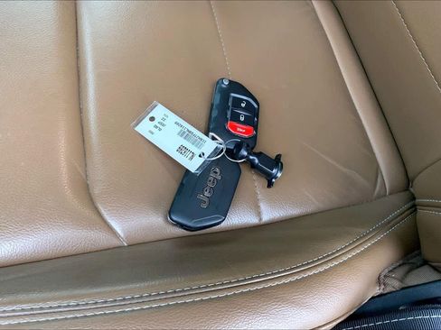 Used 2022 Jeep Gladiator Overland image 15