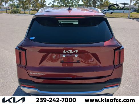 New 2025 Kia Sorento S image 5