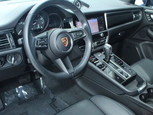 Certified 2024 Porsche Macan Base image 4