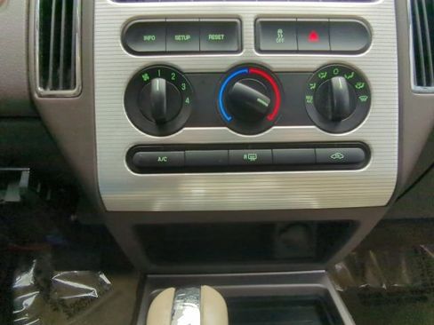 Used 2010 Ford Edge SEL image 16