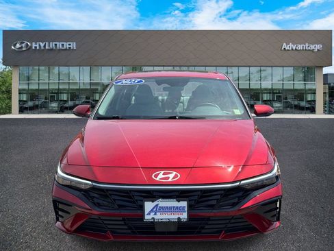 Certified 2025 Hyundai Elantra Limited FWD image 2