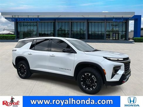 Used 2025 Chevrolet Traverse Z71 w/ Driver Confidence Package image 1