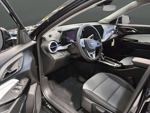 Used 2026 Chevrolet Trax LT w/ LT Convenience Package FWD image 10