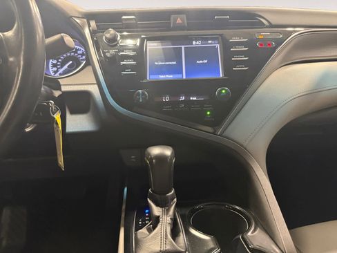Used 2019 Toyota Camry SE FWD image 12