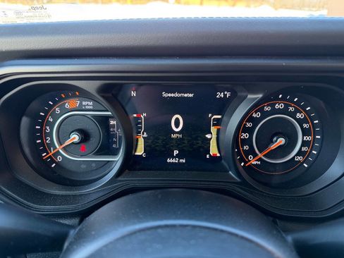 Used 2024 Jeep Wrangler Unlimited Rubicon image 30