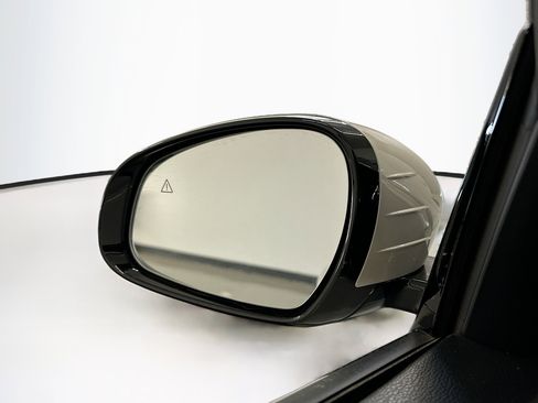 Used 2025 Genesis G70 2.5T AWD/4WD image 16