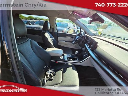 Used 2024 Kia Carnival LX FWD image 27