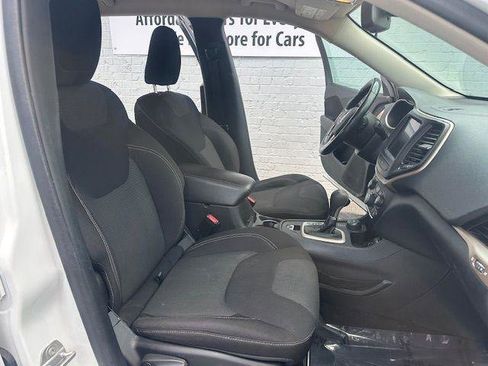 Used 2015 Jeep Cherokee Latitude image 11