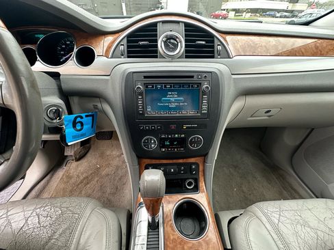 Used 2011 Buick Enclave CXL image 17