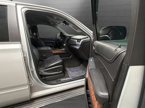Used 2018 Chevrolet Suburban Premier RWD image 25