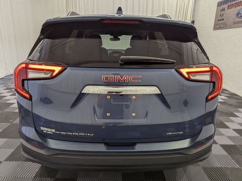 Used 2024 GMC Terrain SLE w/ Driver Convenience Package AWD/4WD image 8