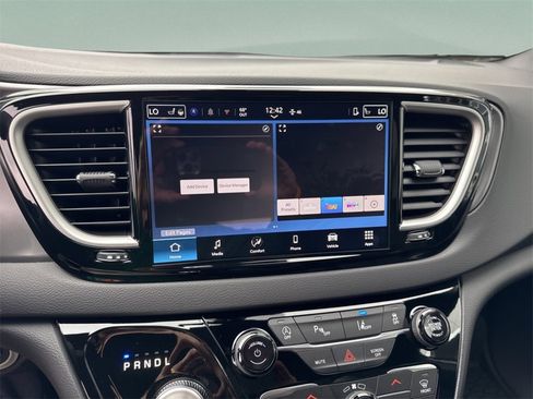 New 2026 Chrysler Voyager LX image 13