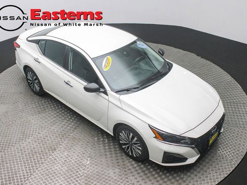 Used 2025 Nissan Altima 2.5 SV FWD image 3