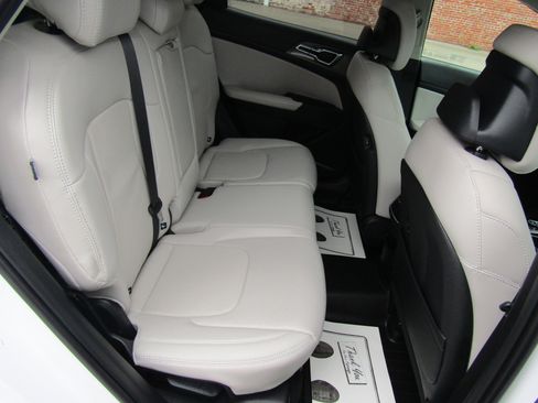 Used 2024 Kia Sportage SX image 17