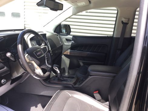 Used 2022 GMC Canyon Denali image 7