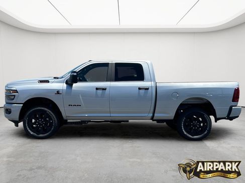 New 2026 RAM 2500 Big Horn AWD/4WD image 7