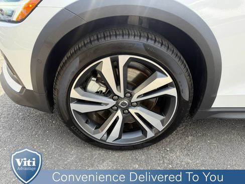 Used 2025 Volvo V60 B5 Cross Country Plus AWD/4WD image 12