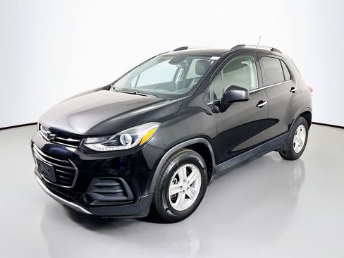 Used 2020 Chevrolet Trax LT w/ LT Convenience Package image 4
