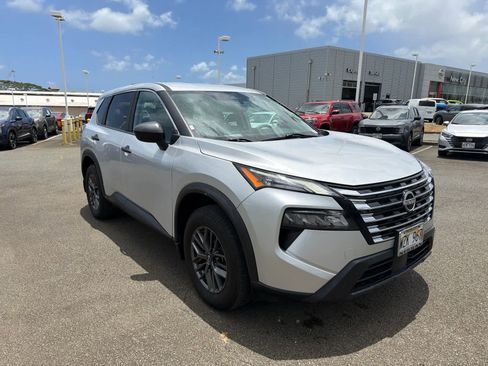 Used 2024 Nissan Rogue S FWD image 2