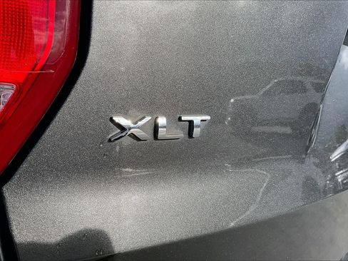 Used 2019 Ford Explorer XLT FWD image 7