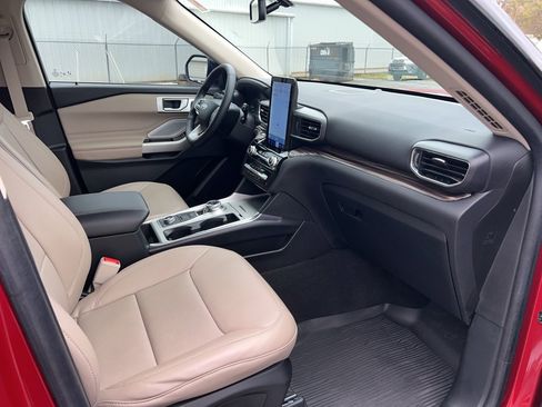 Used 2023 Ford Explorer Limited w/ Limited Technology Package image 30