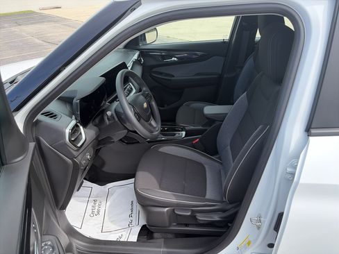 Used 2024 Chevrolet TrailBlazer LS w/ LS Confidence Package FWD image 9
